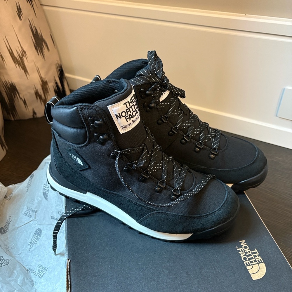 Back to Berkeley IV textile black / white north face menswear boot   Size 10.5